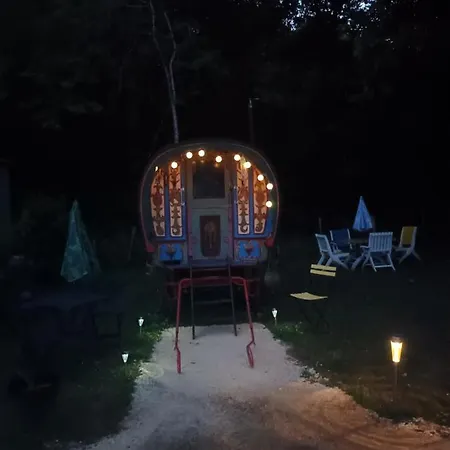 Git'an Périgord La Bohémienne Habitación en casa particular *